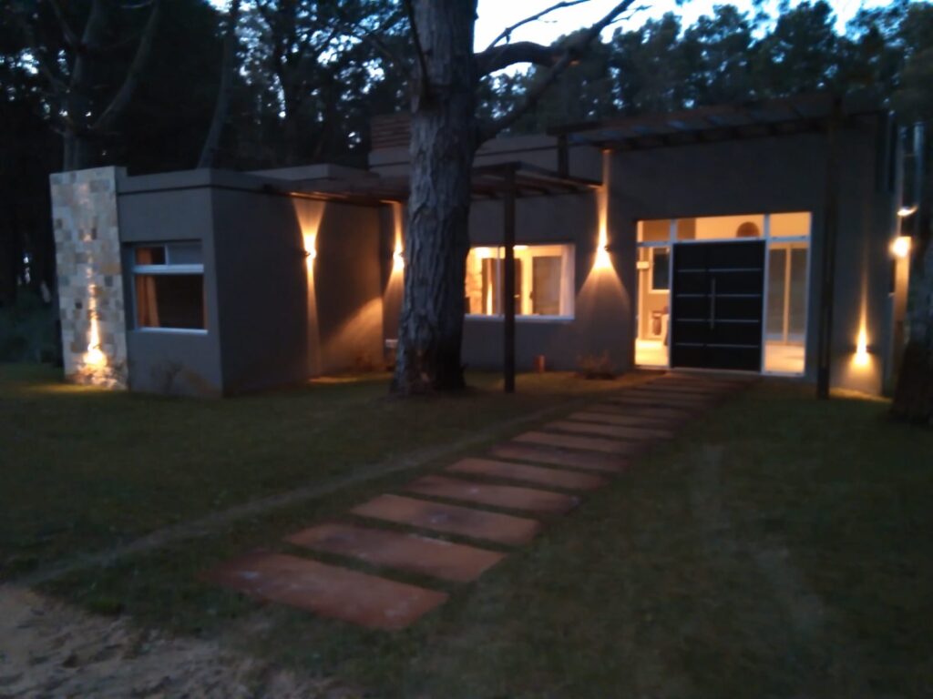 CASAS MELLIZAS: SENDEROS 311 Y DEPORTIVA 454
