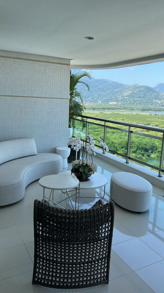 Barra de Tijuca - The White Box