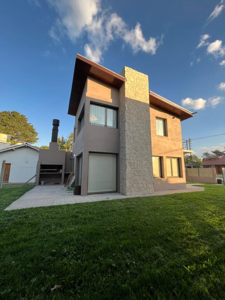 Barrio Los Acantilados - MDQ - Calle 495 Nro 963 e/ 16 y 18